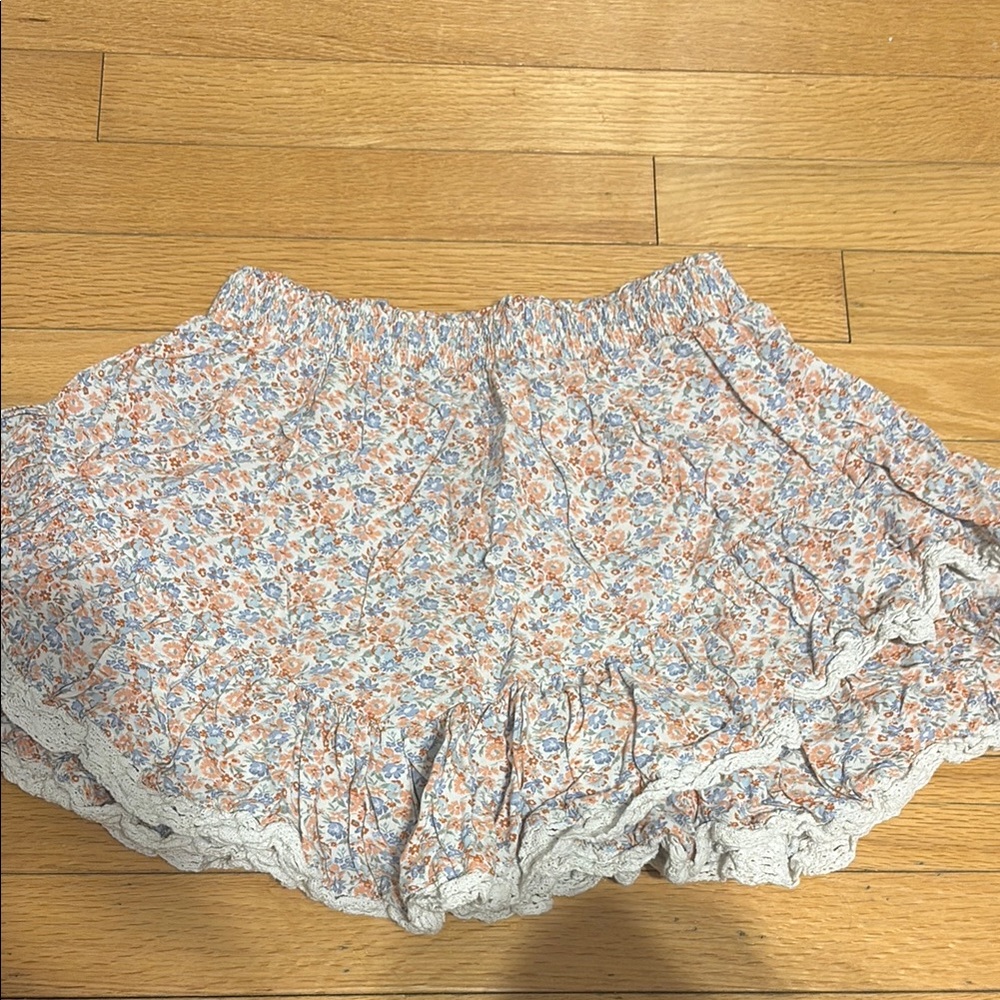 Floral Ruffle Shorts - Picture 3 of 3